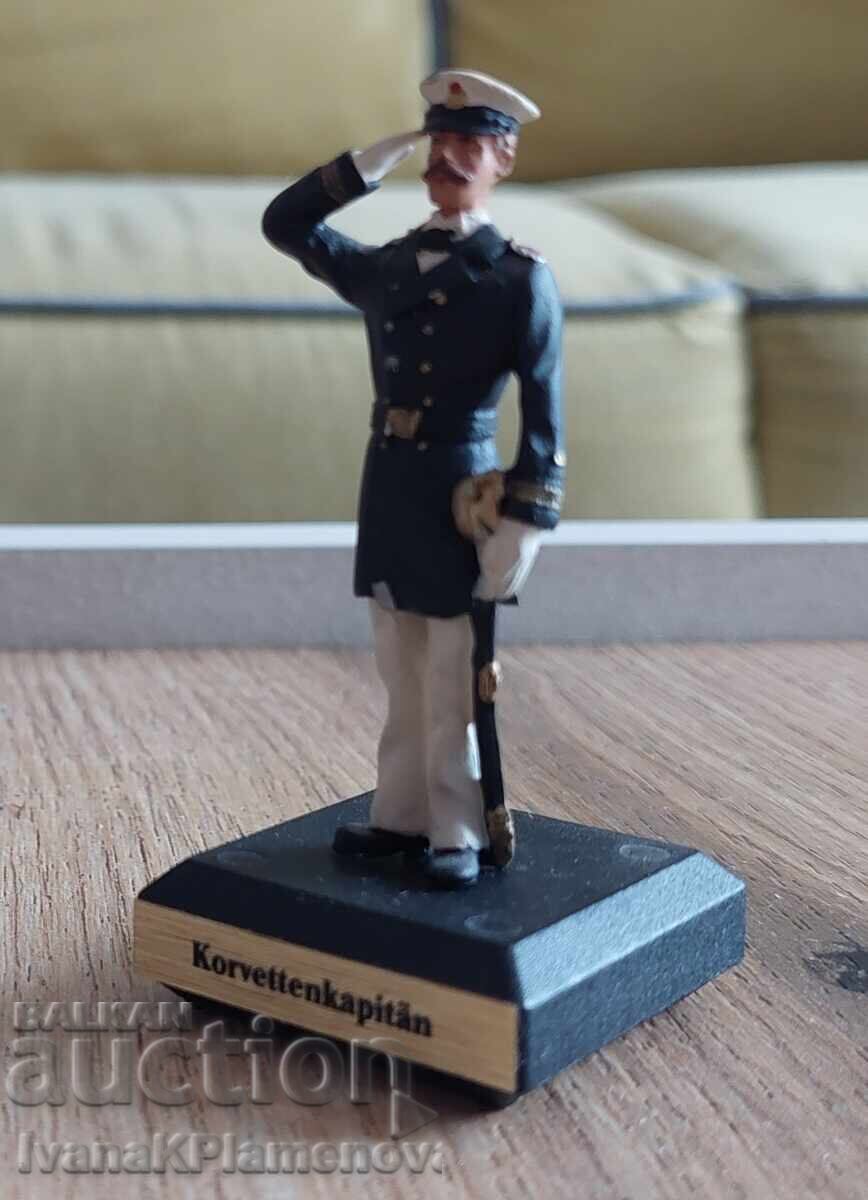 Auction  A lead figurine for collectors