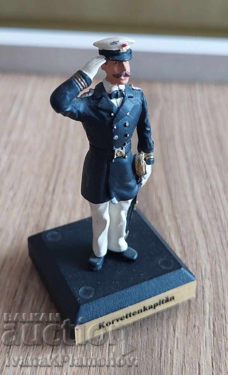 A lead figurine for collectors - 7