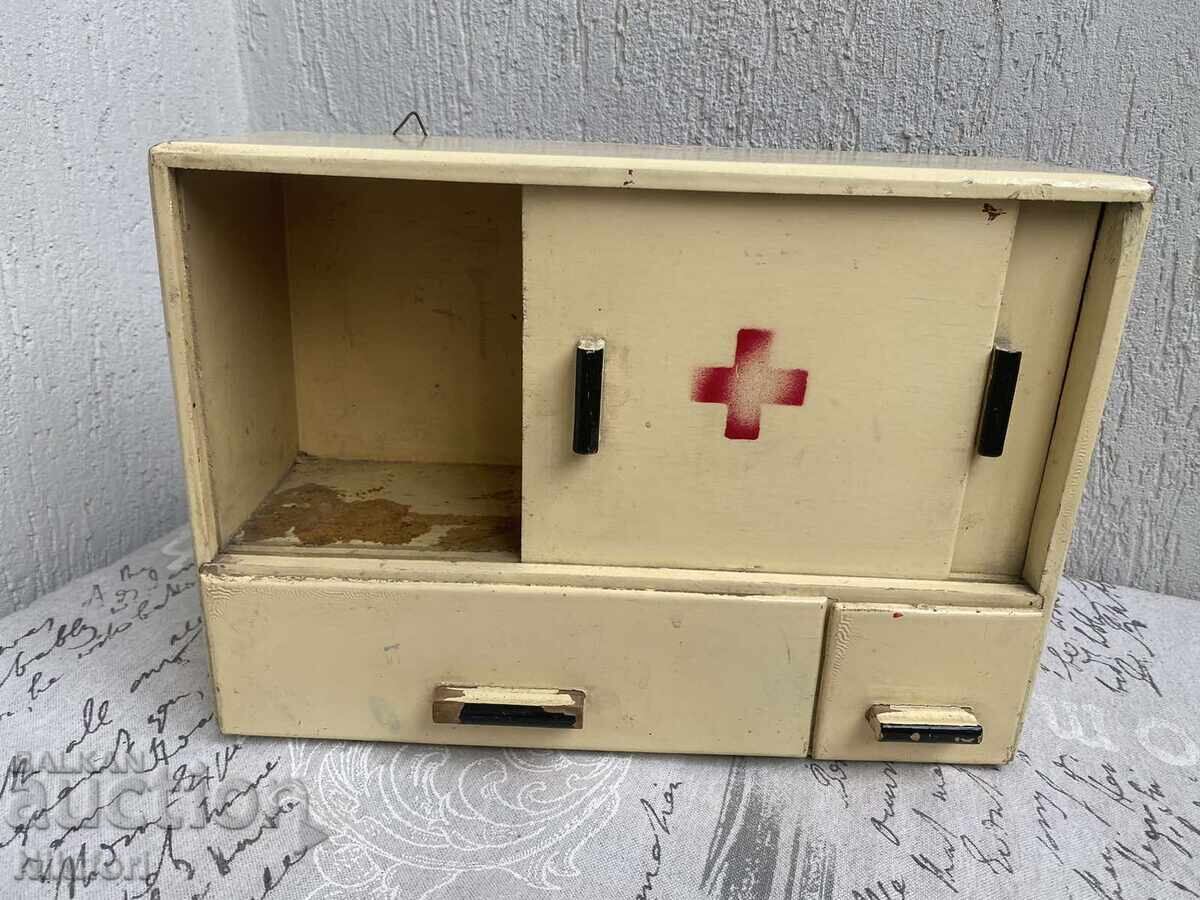 Licitație Veche Trusă de Lemn pentru Medicamente Licitație Veche Trusă de Lemn pentru Medicamente
