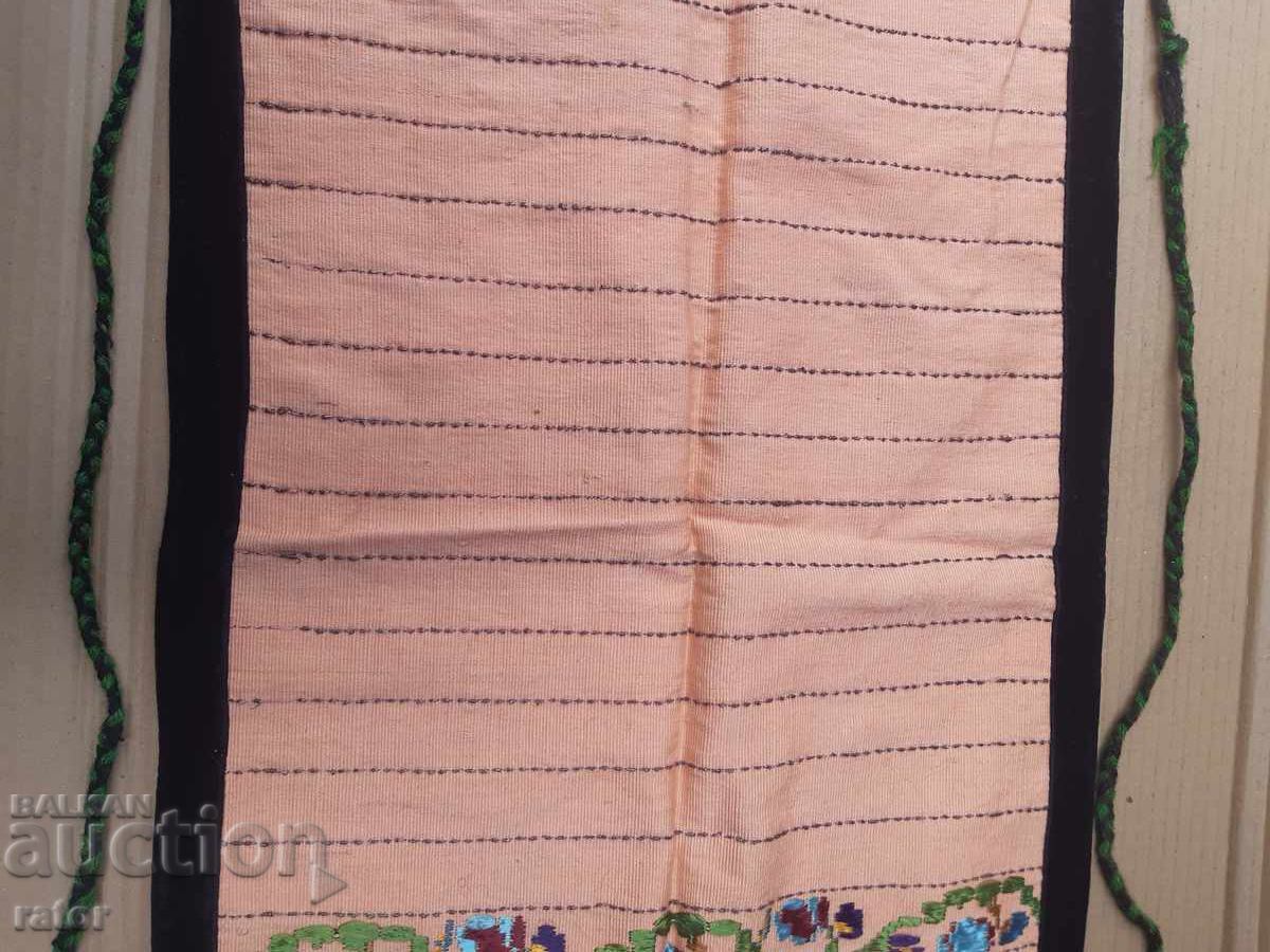 Аукцион Автентична  тъкана  престилка  , носия
