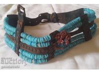 Vechi ham de cal - centură cu mărgele de sticlă albastre