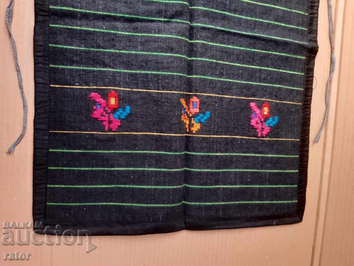 Αυθεντική υφαντή μάλλινη ποδιά, φορεσιά, ΑΧΡΗΣΙΜΟΠΟΙΗΤΗ με τιμή 15.00 BGN | € 7.67