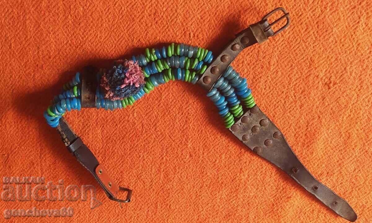 Διακόσμηση για γαϊδουράκι από παλιές γυάλινες χάντρες με τιμή 70.00 BGN | € 35.79