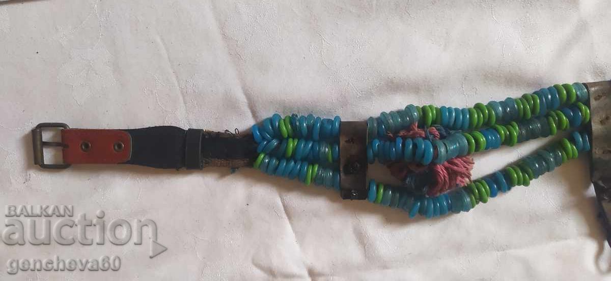 Livrarea Decorație pentru ham de măgăruș din mărgele de sticlă vechi