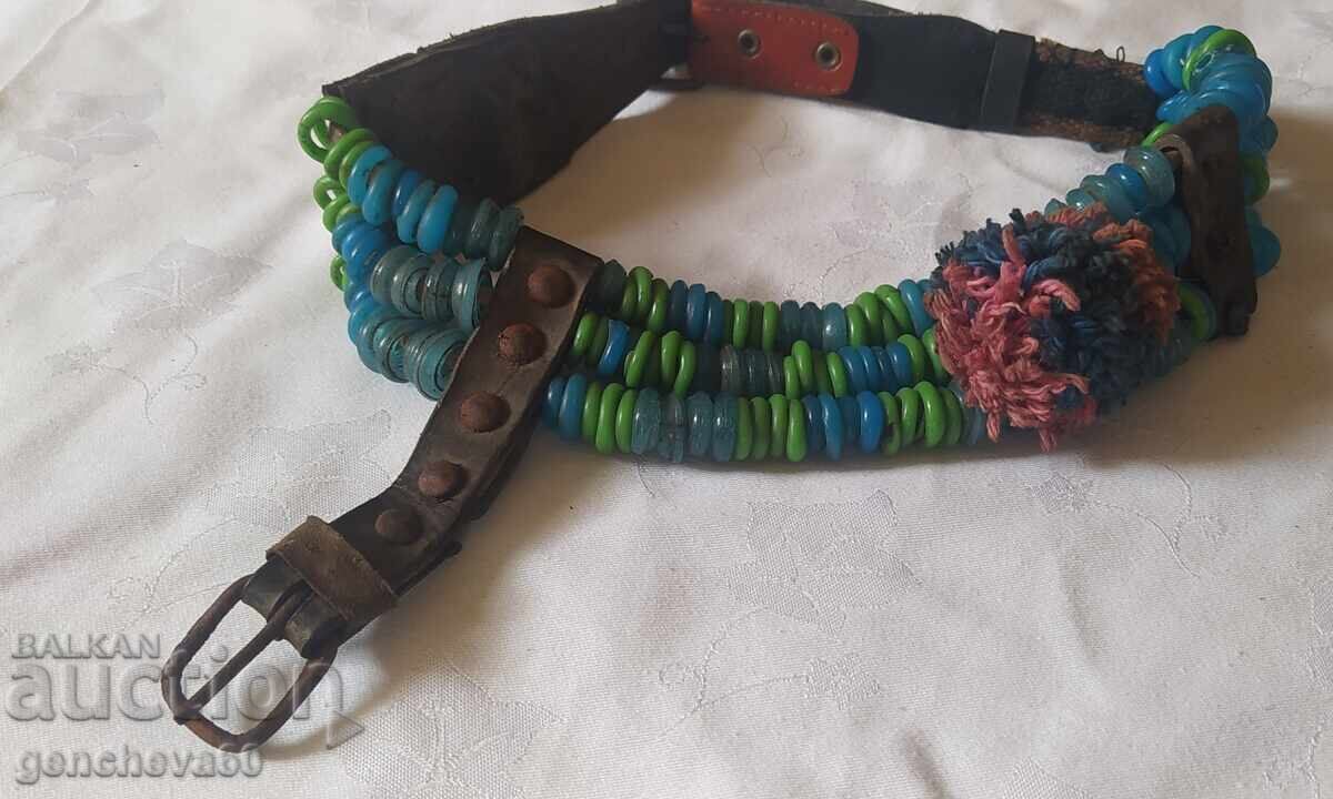 Διακόσμηση για γαϊδουράκι από παλιές γυάλινες χάντρες