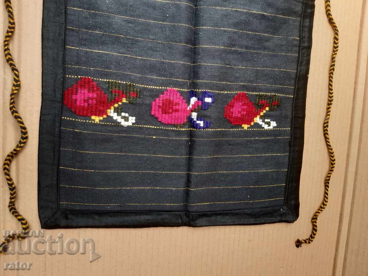 Autentică, țesută, din lână, șorț, costum popular, NEFOLOSITĂ cu preț 16.00 BGN | € 8.18