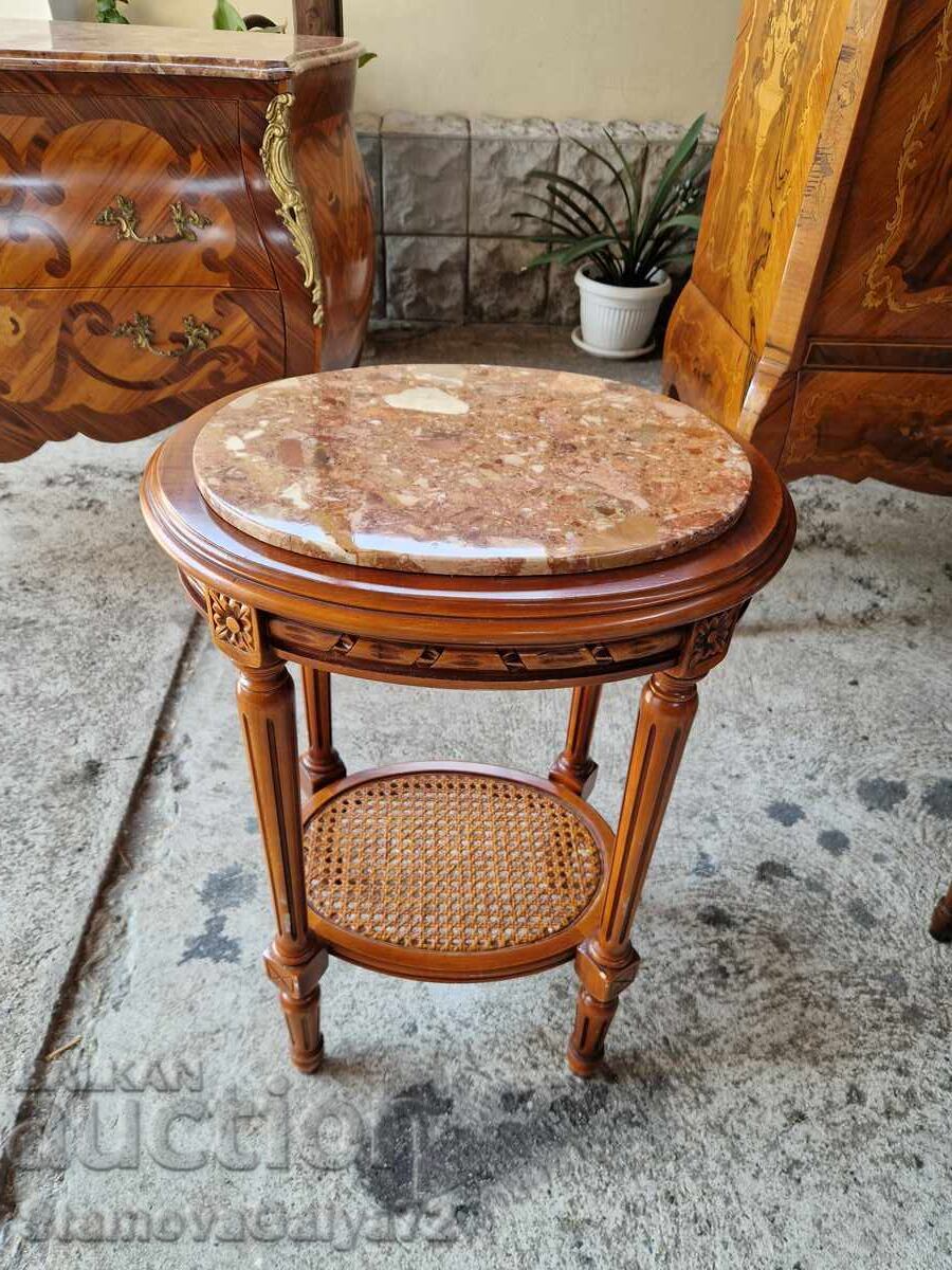 Уникална антикварна дървена масичка с ратан и мраморен плот с цена 333.00 лв. | € 170.26