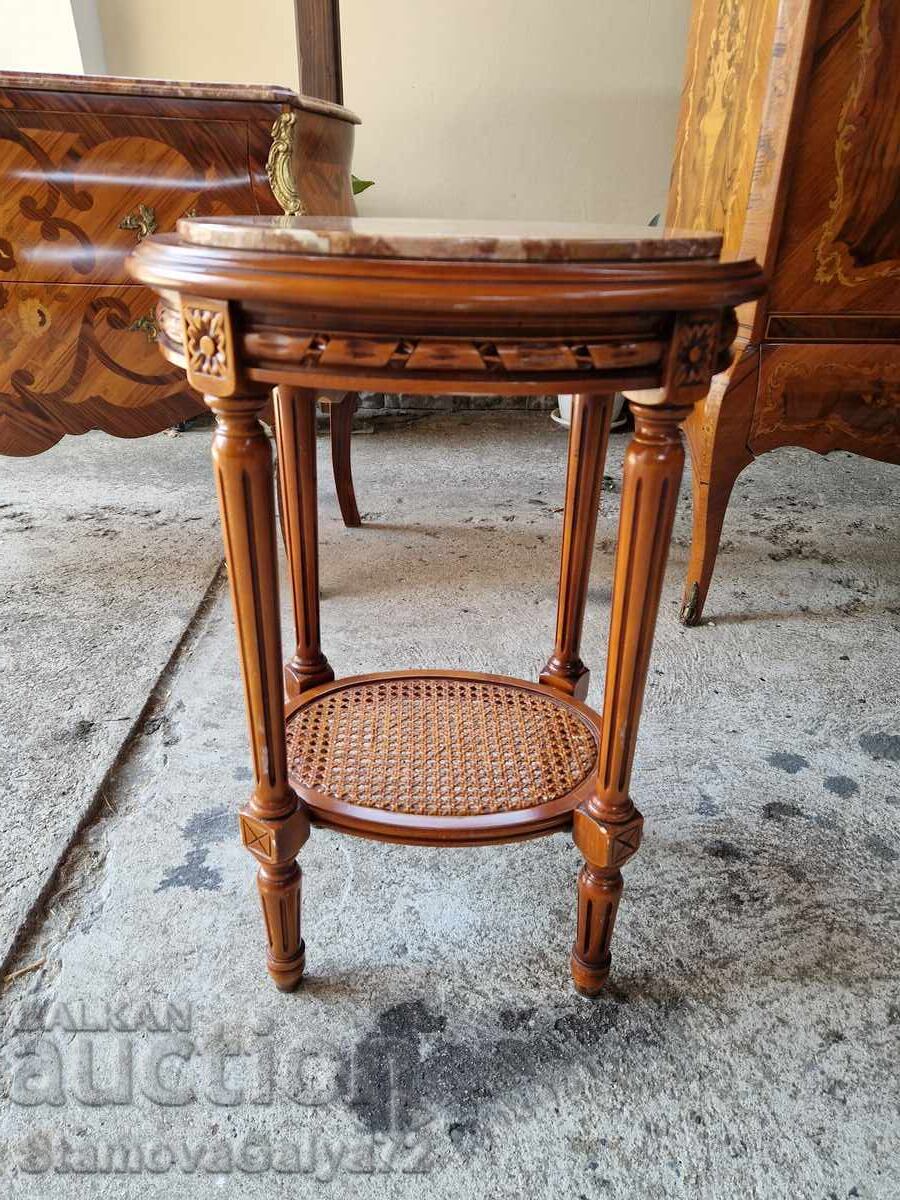 Аукцион Уникална антикварна дървена масичка с ратан и мраморен плот