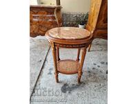 Măsuță antică unică din lemn cu ratan și blat de marmură