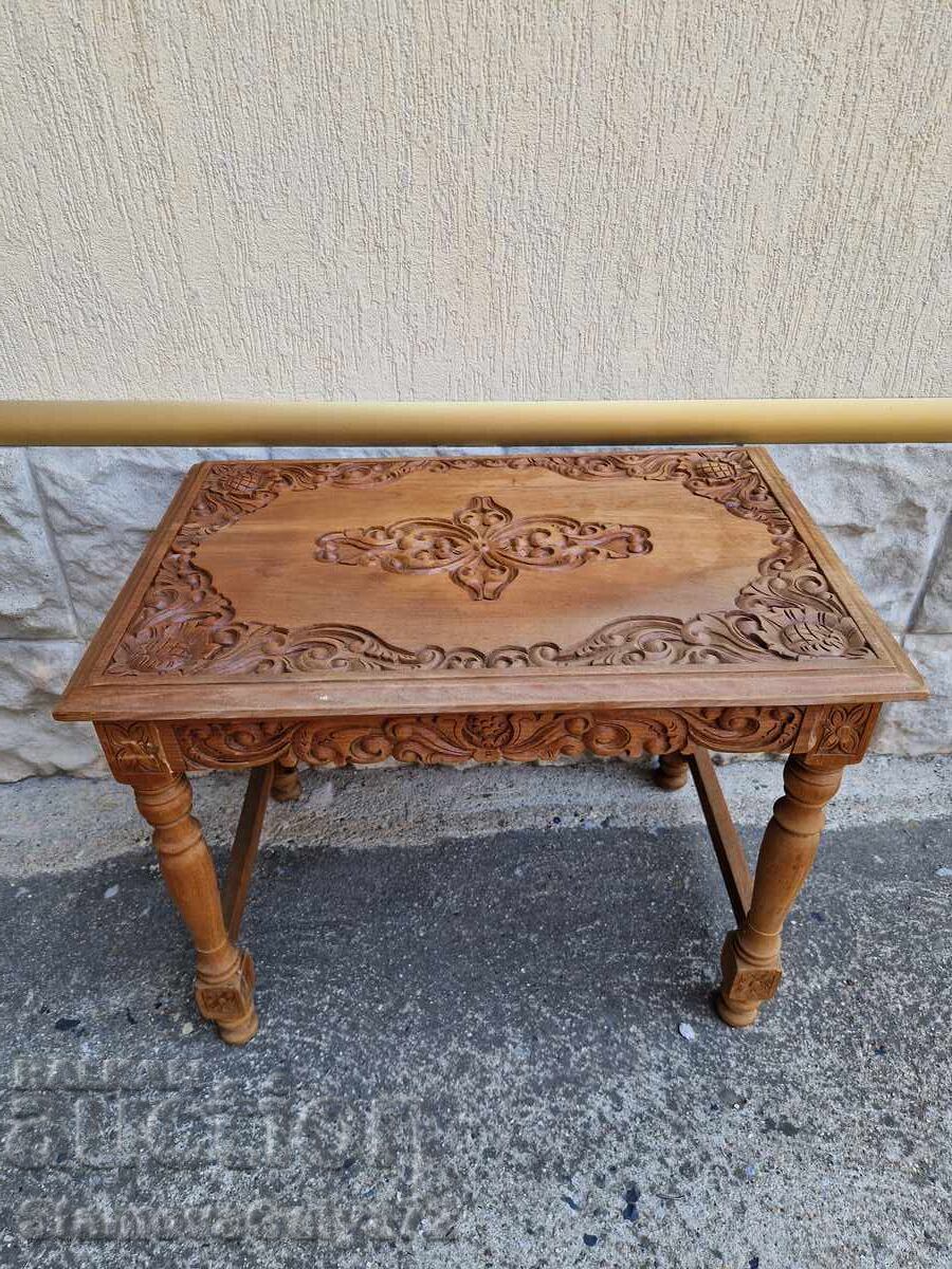 Εξαιρετικό αντίκα γαλλικό τραπεζάκι από μασίφ ξύλο με σκαλιστά σχέδια