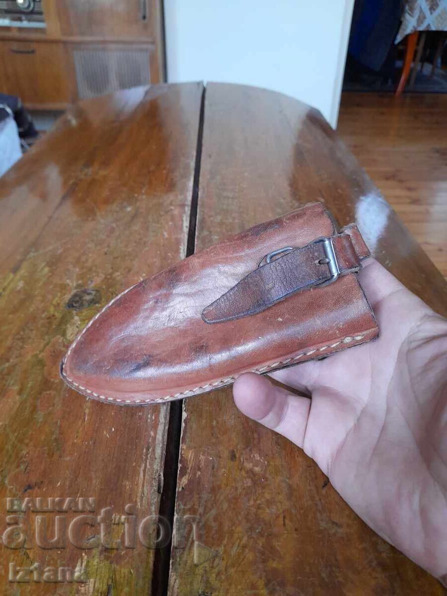 Fierbător vechi din piele cu preț 70.00 BGN | € 35.79