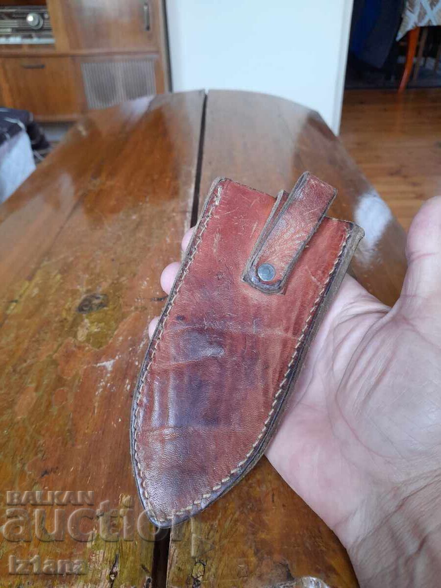 Livrarea Fierbător vechi din piele