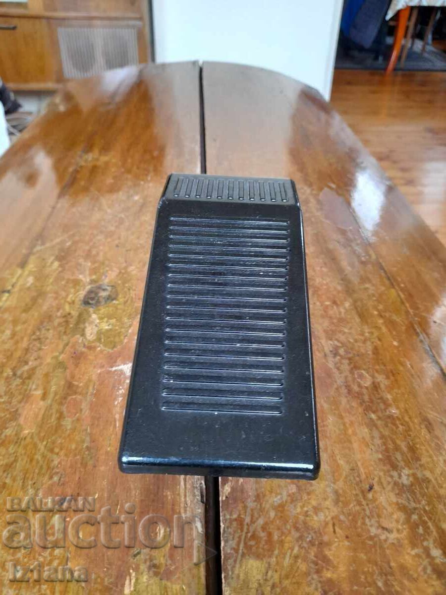 Παλιά πεντάλ ραπτομηχανής