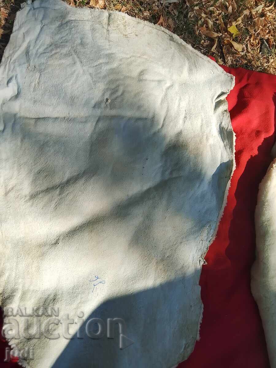 Δημοπρασία 2 τεμάχια δέρμα αρνιού καινούργια