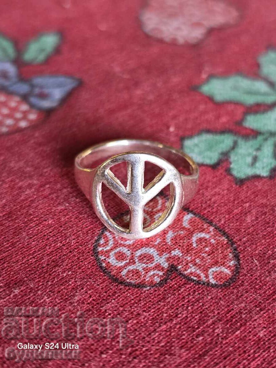 Inel de argint. 15,2mm. Lansez peste 100 de licitații. Vezi cu preț 18.99 BGN | € 9.71 Inel de argint. 15,2mm. Lansez peste 100 de licitații. Vezi cu preț 18.99 BGN | € 9.71