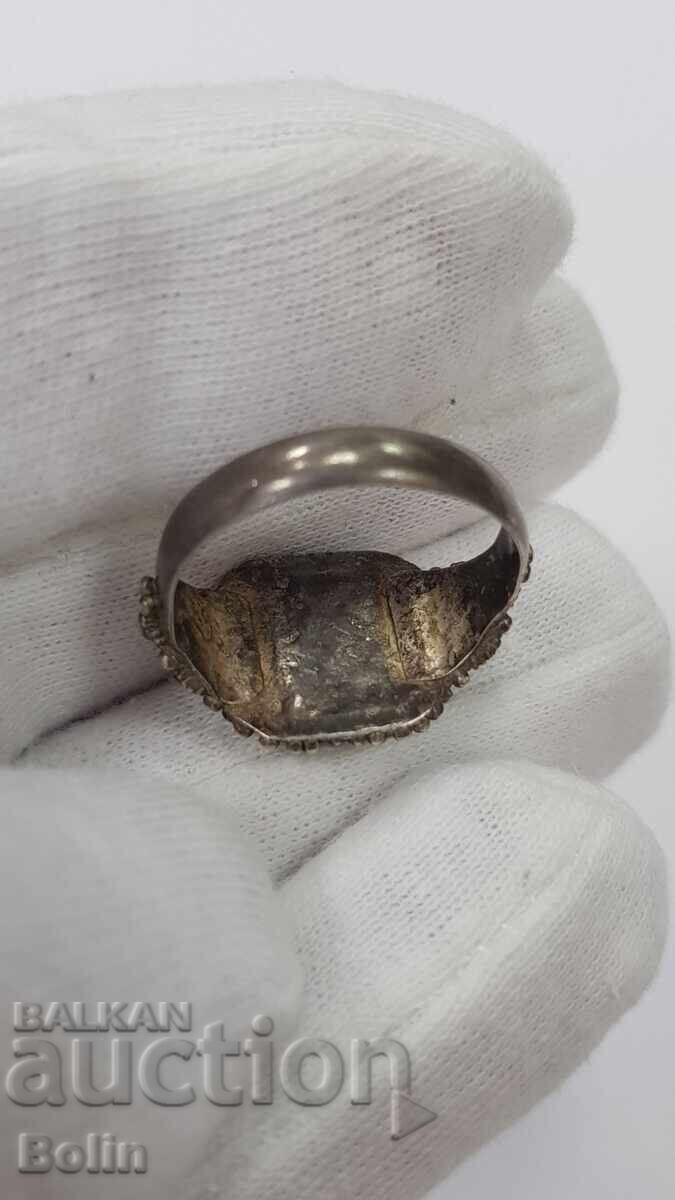 Rar inel bulgăresc de argint din perioada Renașterii (secolul al XIX-lea - secolul al XX-lea) cu preț 120.00 BGN | € 61.36 Rar inel bulgăresc de argint din perioada Renașterii (secolul al XIX-lea - secolul al XX-lea) cu preț 120.00 BGN | € 61.36
