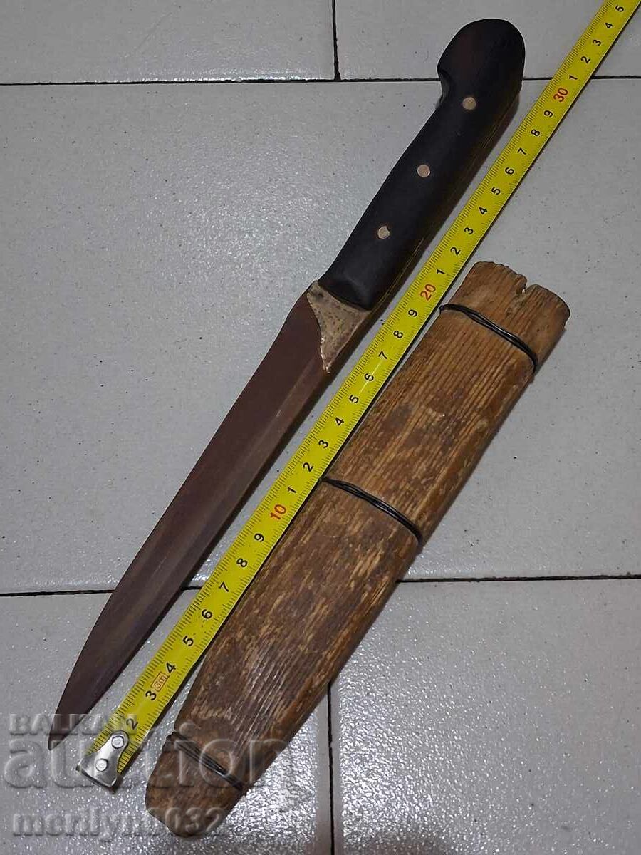 Παράδοση Παλαιό κυνηγετικό μαχαίρι με θήκη