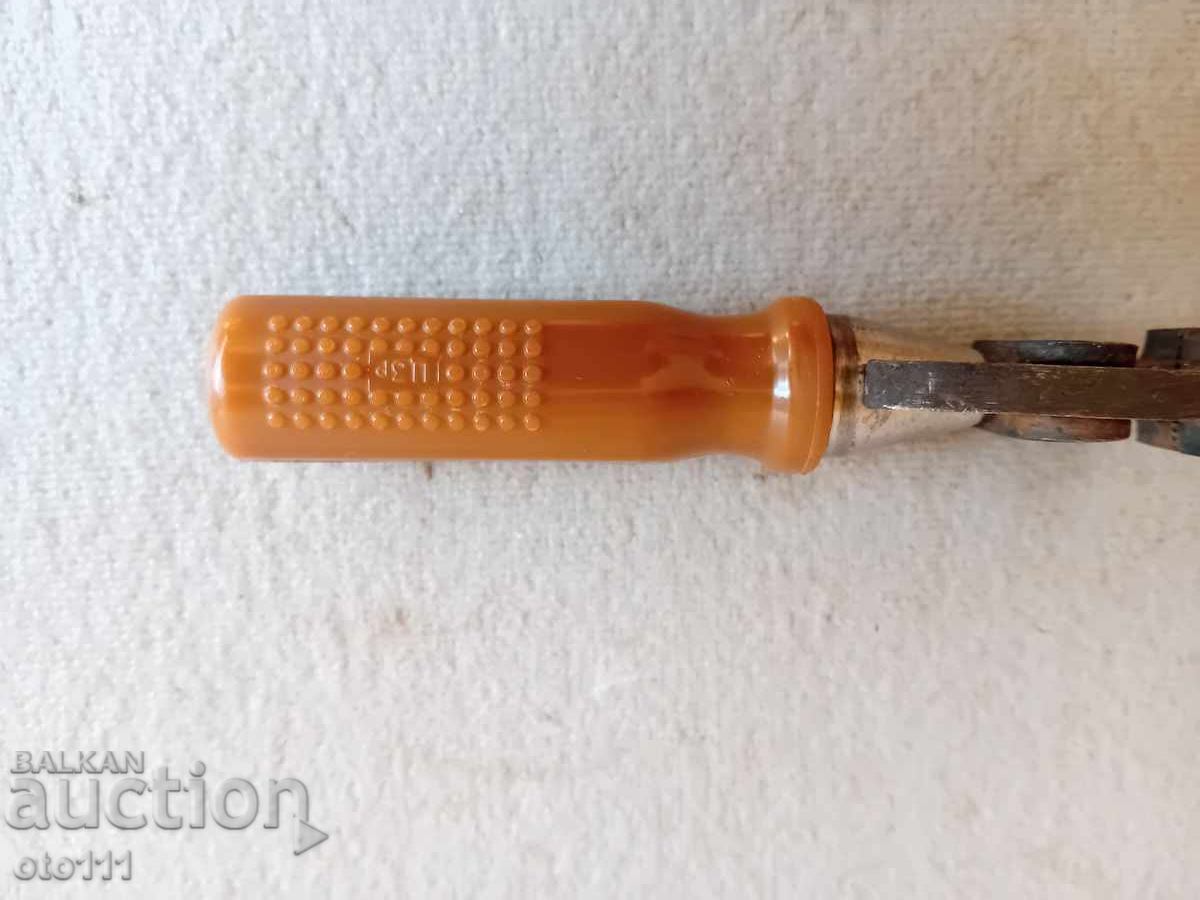 OLD HAND VISE - USSR with price 25.00 BGN | € 12.78