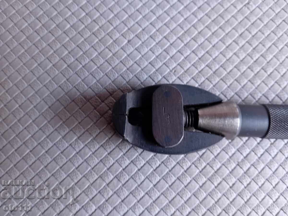 MENGELE MANUAL VECHI cu preț € 15.34 | 30.00 BGN