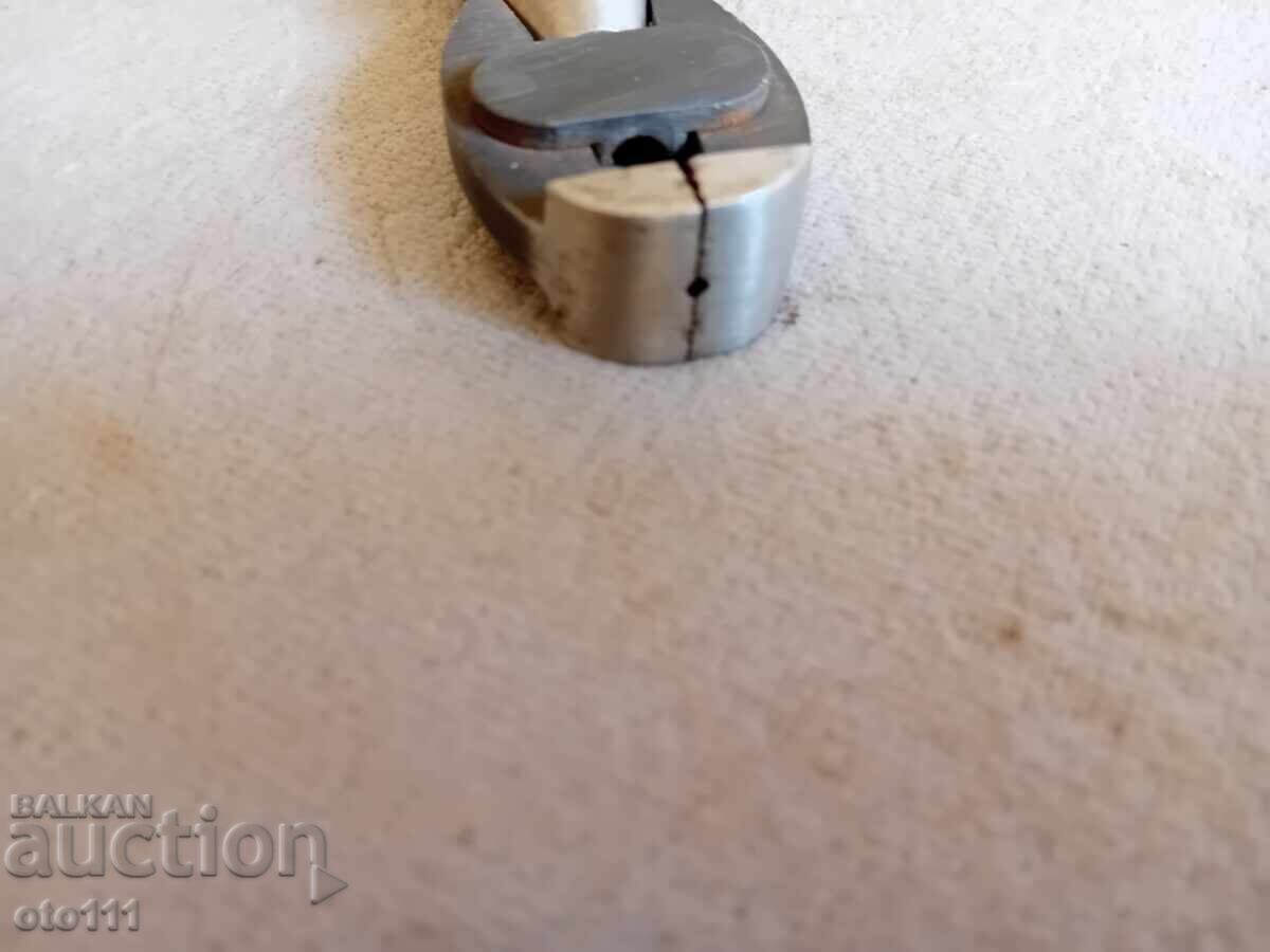Auction  OLD HAND VISE - USSR