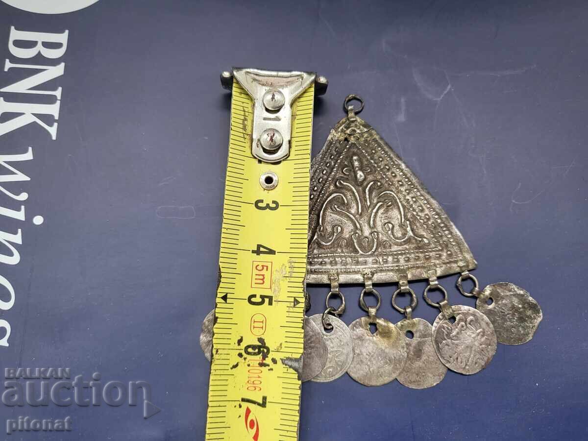 Authentic Revival-era jewelry, trembles 2 - 5