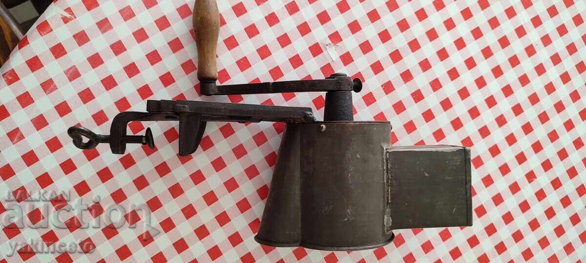 Стара ръчна мелачка - 5 Стара ръчна мелачка - 5