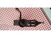 Veche râșniță manuală