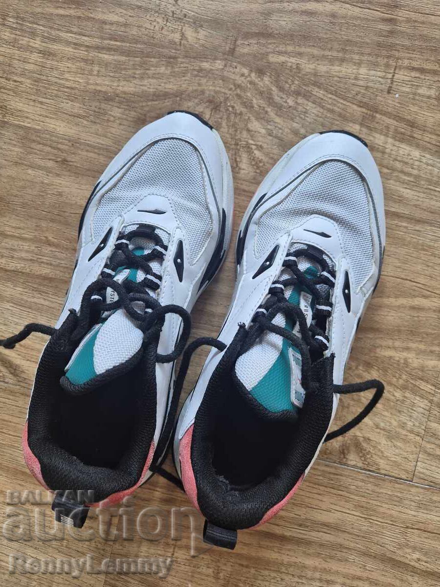 Women's Puma Sneakers - 7