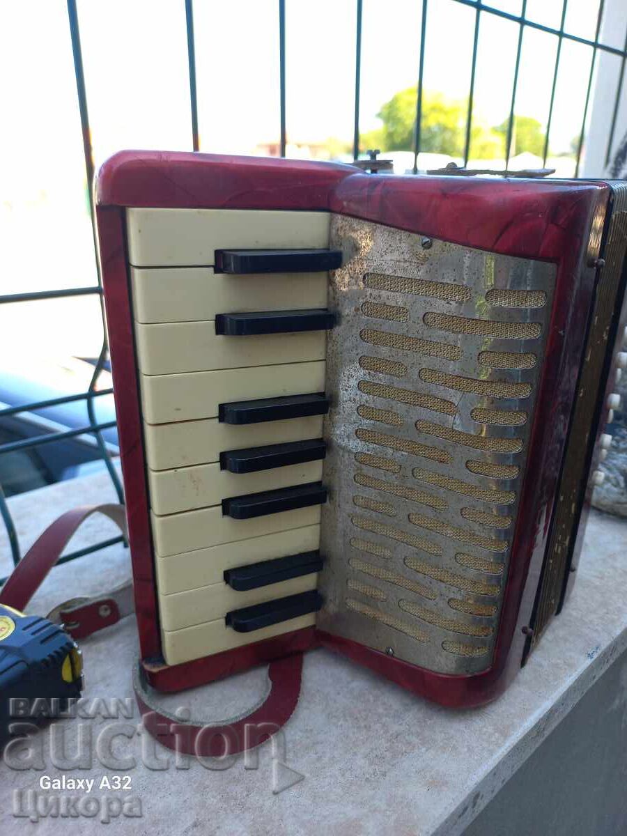 ACORDEON MIC HOHNER cu preț 250.00 BGN | € 127.82