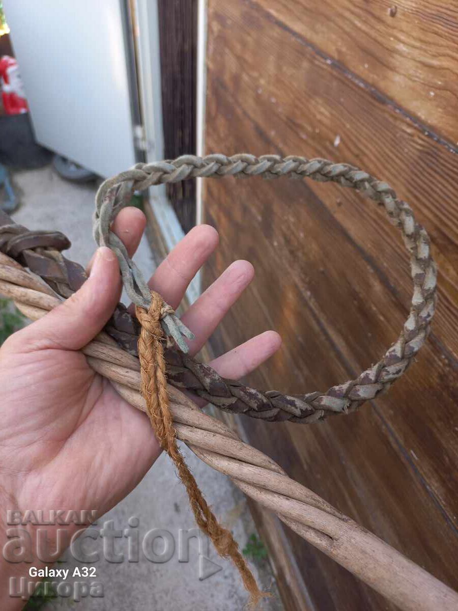 Bici vechi din piele cu preț 100.00 BGN | € 51.13