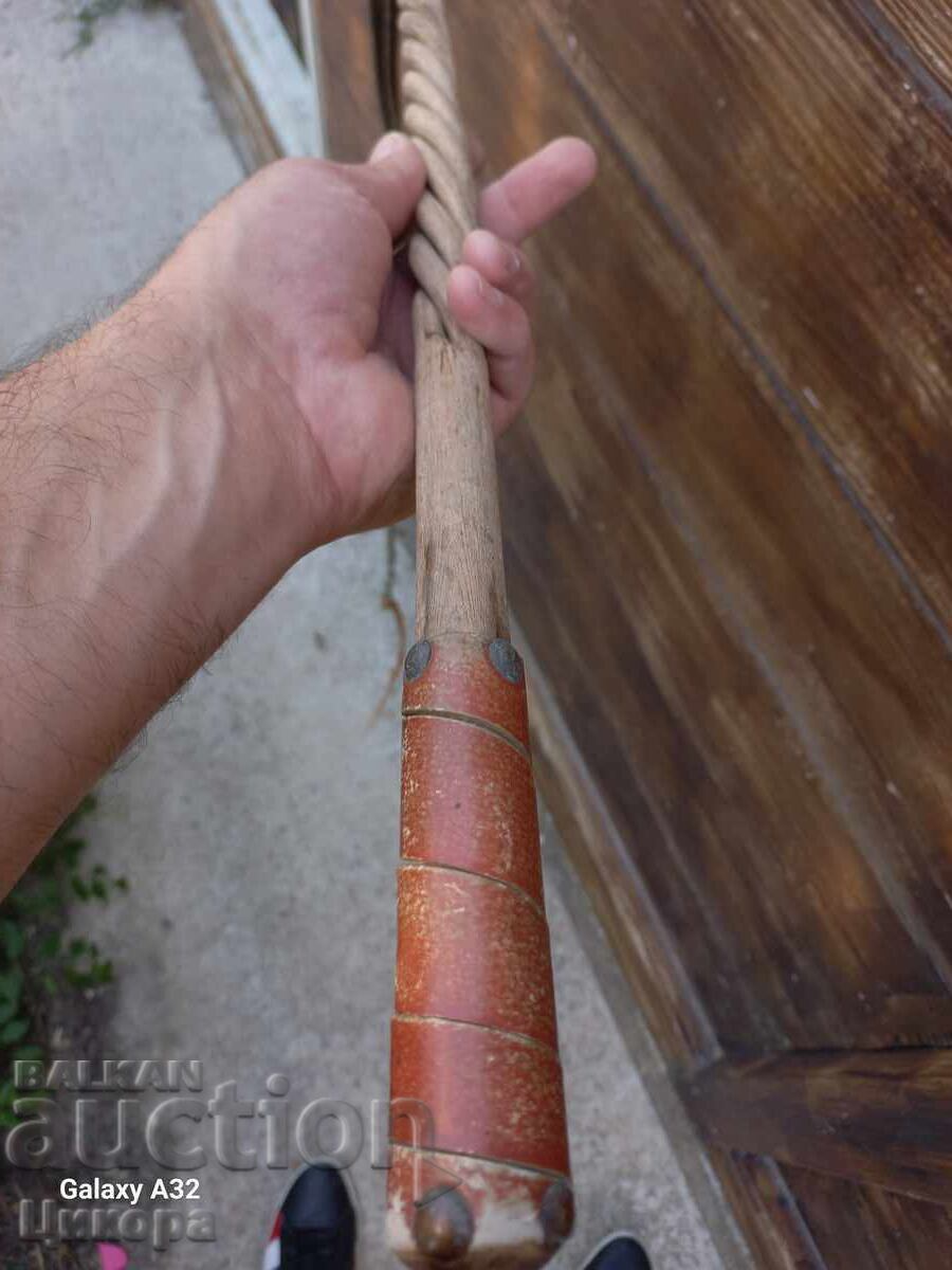 Livrarea Bici vechi din piele