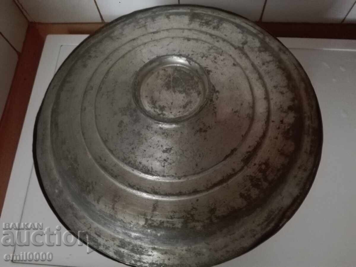 Veche, mare oală din cupru cu capac cu preț € 29.99 | 58.66 BGN Veche, mare oală din cupru cu capac cu preț € 29.99 | 58.66 BGN