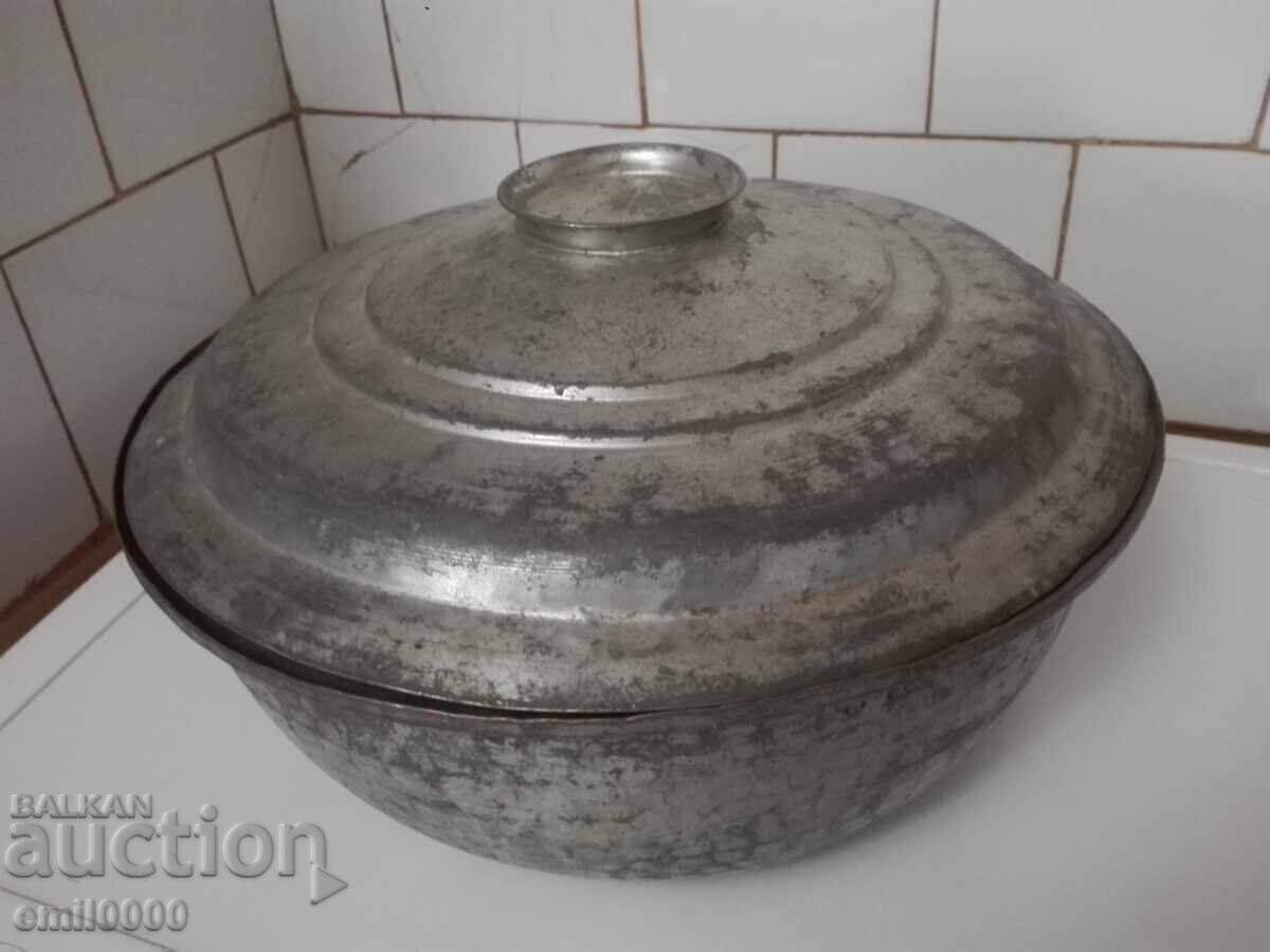 Veche, mare oală din cupru cu capac Veche, mare oală din cupru cu capac