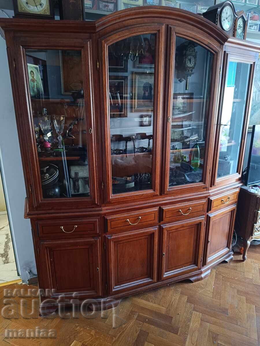 Δημοπρασία Όμορφη παλιά βιτρίνα με κρυστάλλινα τζάμια και φωτισμό