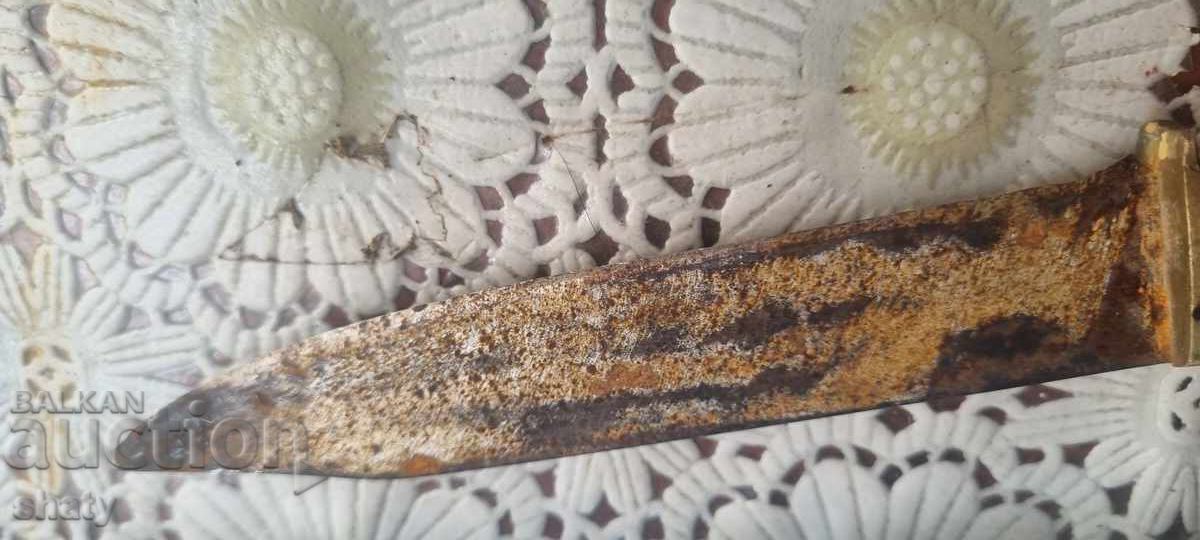 Auction  An old knife