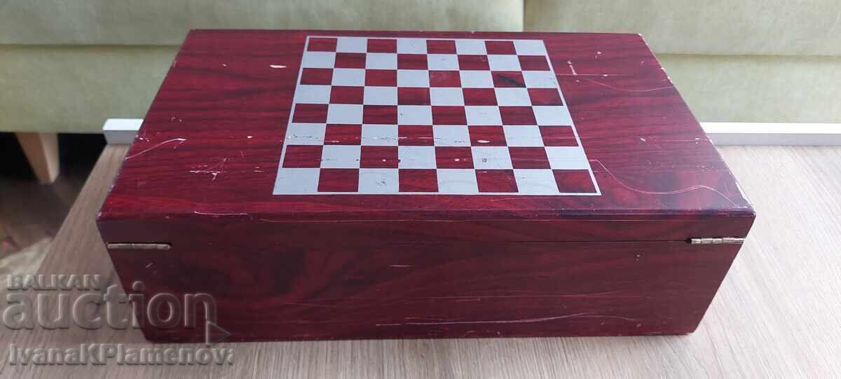 Wooden wine box and wooden chess figures for connoisseurs - 5