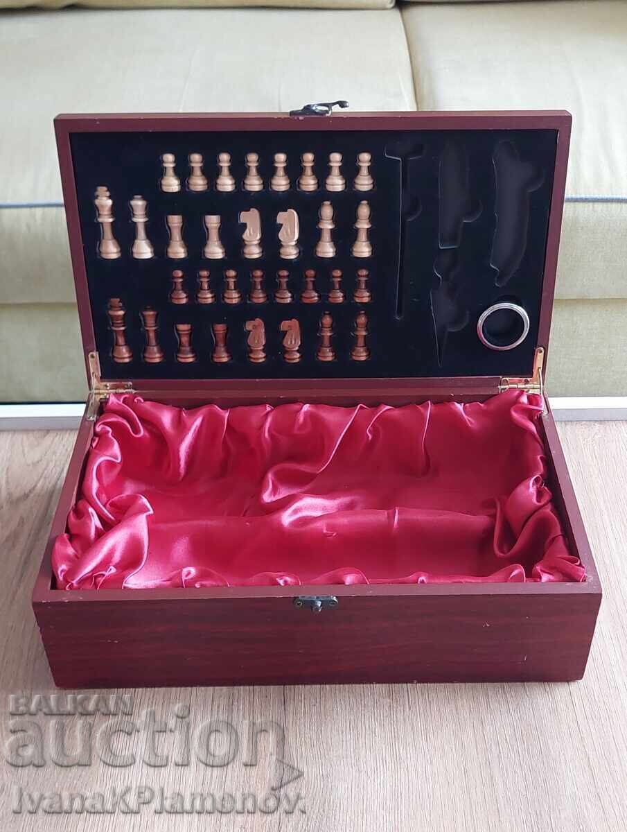 Wooden wine box and wooden chess figures for connoisseurs