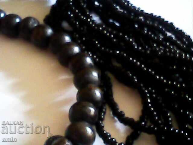 Delivery of Beautiful old beaded necklace Delivery of Beautiful old beaded necklace