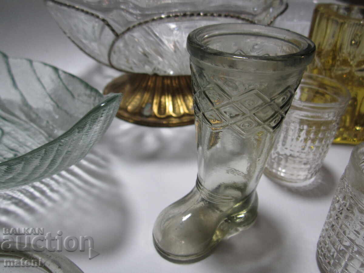 Livrarea LOT DE BOLURI DE STICLĂ ȘI SFEȘNICE Livrarea LOT DE BOLURI DE STICLĂ ȘI SFEȘNICE