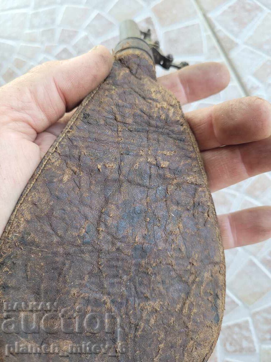 Παράδοση Μια πυριτιδαποθήκη