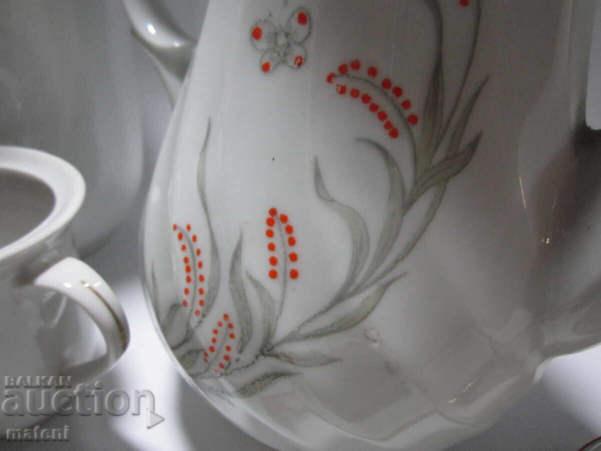 Δημοπρασία Partida ot bŭlgarski portselanovi kani, chashi za kafe, chaĭ Δημοπρασία Partida ot bŭlgarski portselanovi kani, chashi za kafe, chaĭ