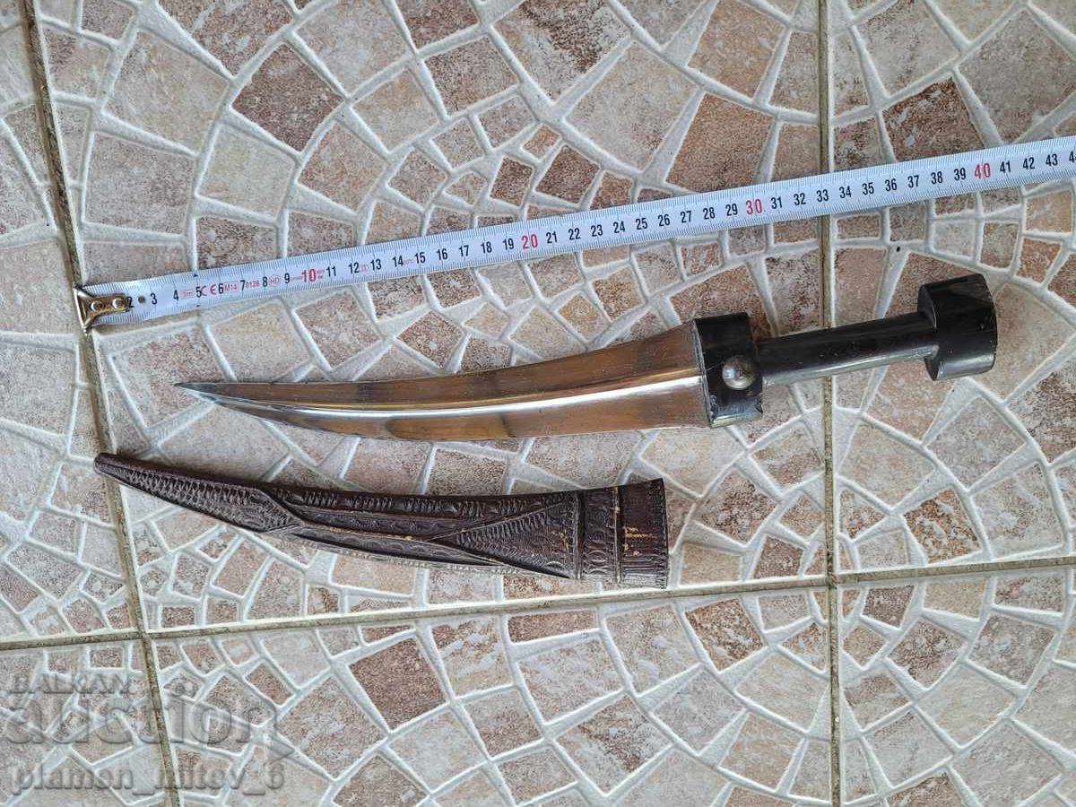 Livrarea Cuțit, pumnal, pumnal, pumnal