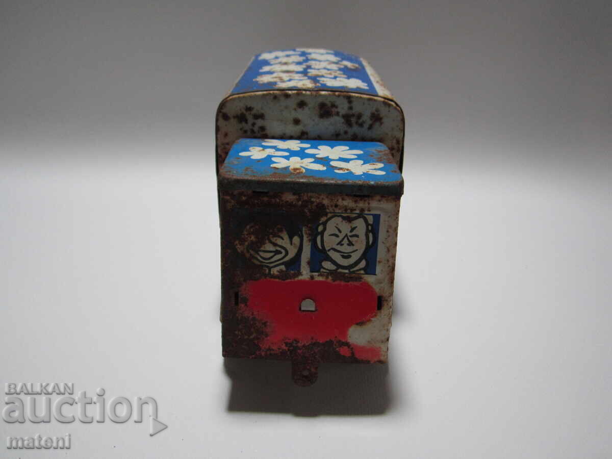 СТАРА ДЕТСКА МЕТАЛНА ЛАМАРИНЕНА ИГРАЧКА КАМИОН ЦИРК с цена 4.00 лв. | € 2.05