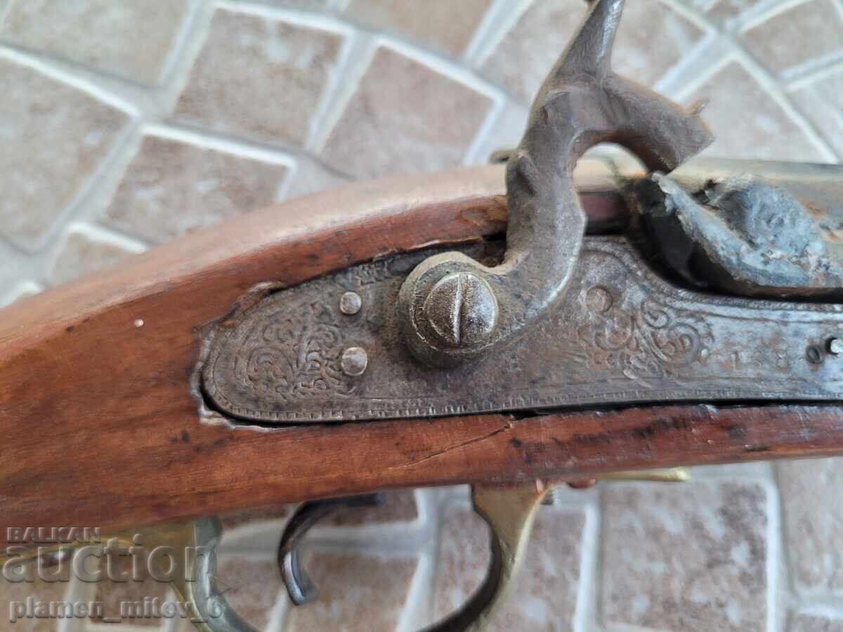 Πιστόλι, φλεγόμενος, ευζώνης με τιμή € 210.50 | 411.70 BGN Πιστόλι, φλεγόμενος, ευζώνης με τιμή € 210.50 | 411.70 BGN