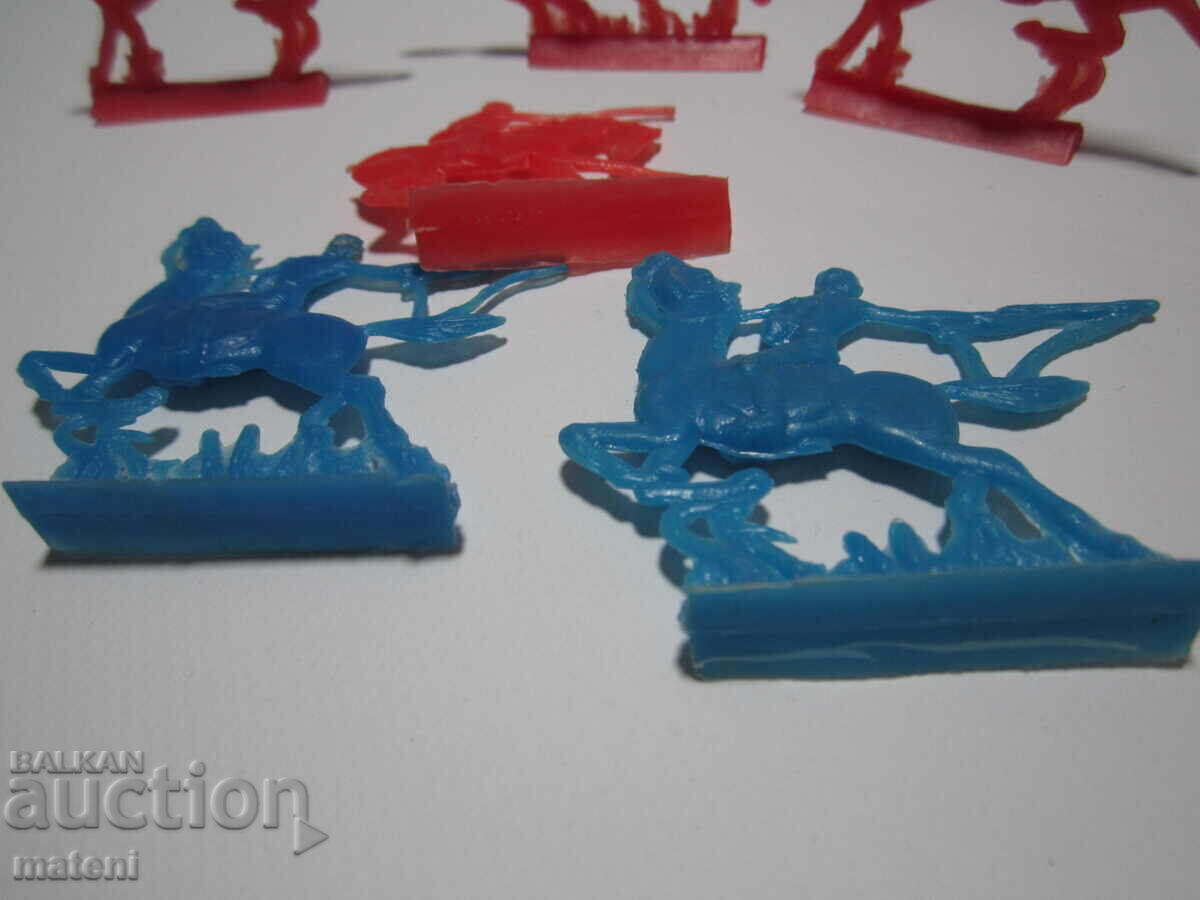 JUCĂRII VECHI PENTRU COPII FIGURINE SOLDATI CAI SABII STEAGURI - 5