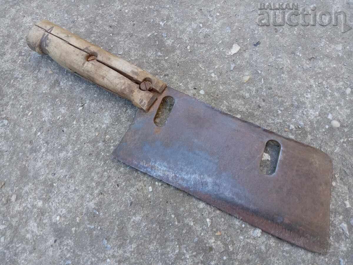 Μεγάλο, παλιό μαχαίρι κρεοπωλείου με τιμή 41.00 BGN | € 20.96