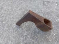 Instrument de tinichigerie tip topor cu marcaj