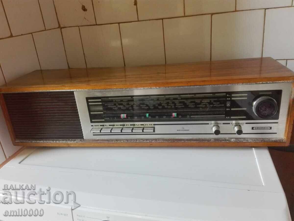 Старо радио GRUNDIG RF-150.