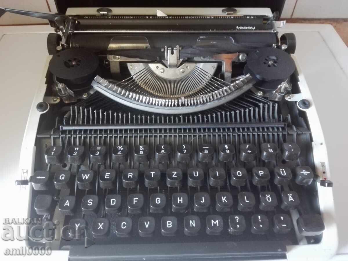 Licitație Mașină de scris japoneză veche