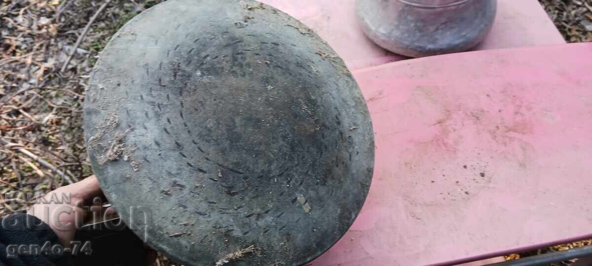 Large copper pot with price 60.00 BGN | € 30.68 Large copper pot with price 60.00 BGN | € 30.68